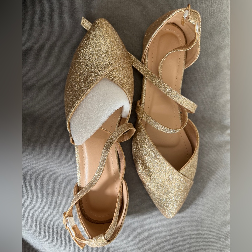 Golden woman shoes